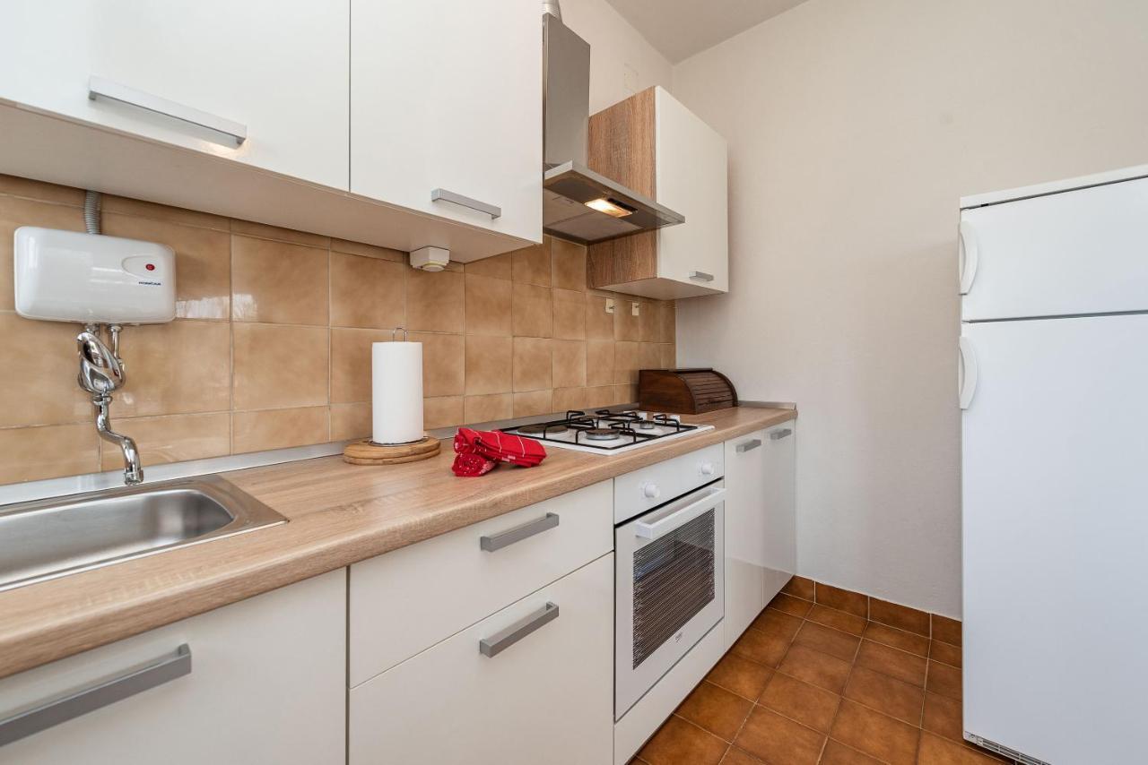 Beachfront Apartment Lostura Turanj Exterior foto