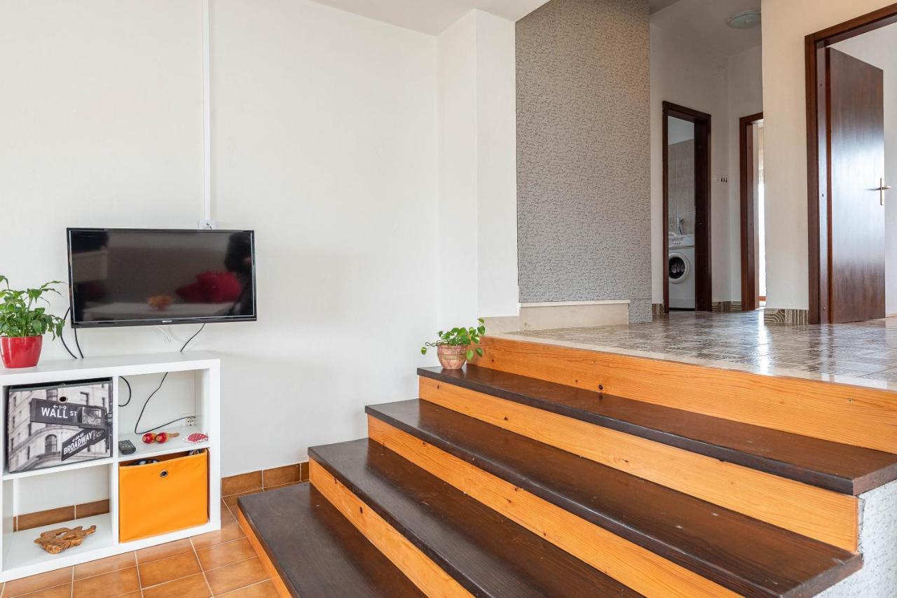 Beachfront Apartment Lostura Turanj Exterior foto