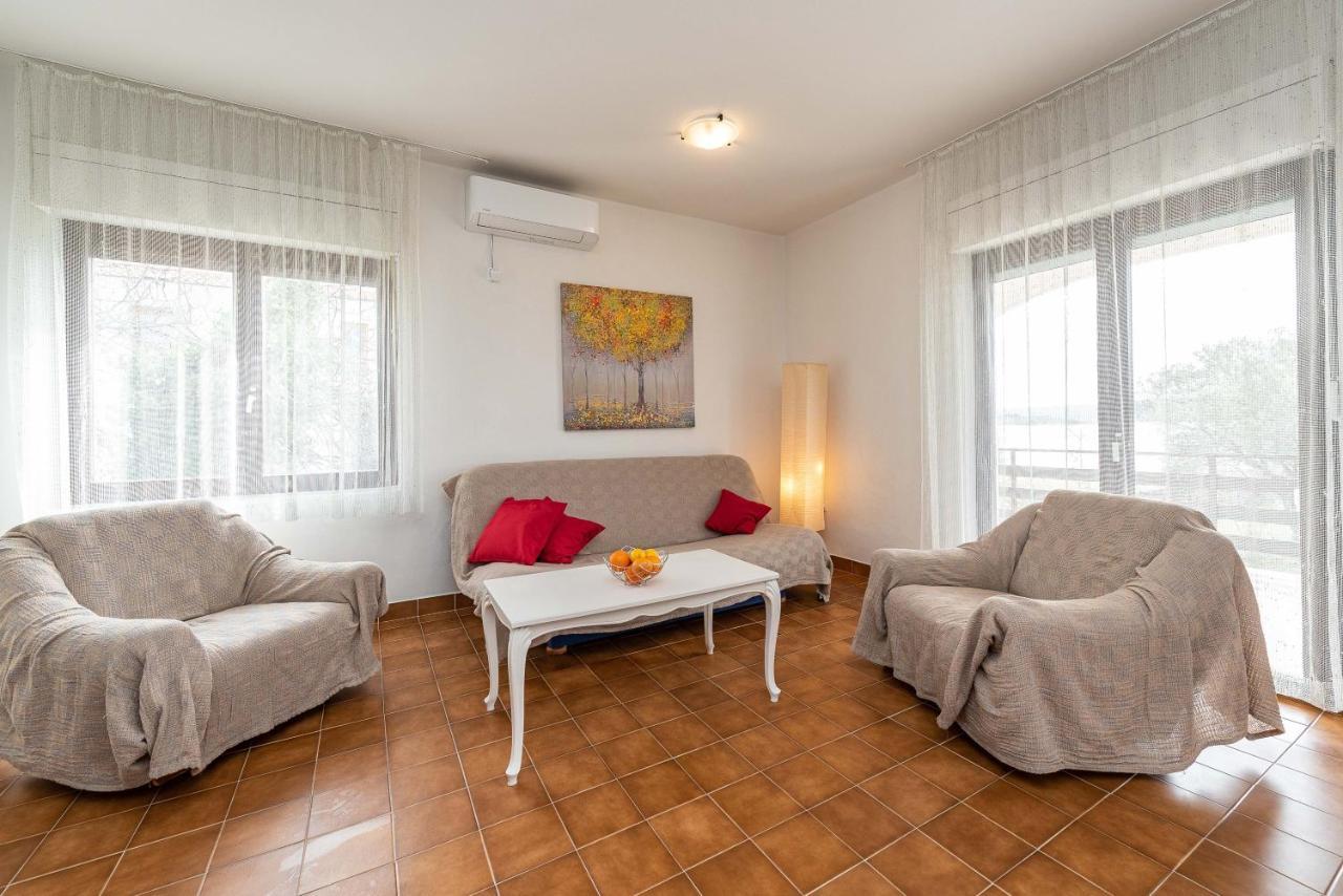 Beachfront Apartment Lostura Turanj Exterior foto