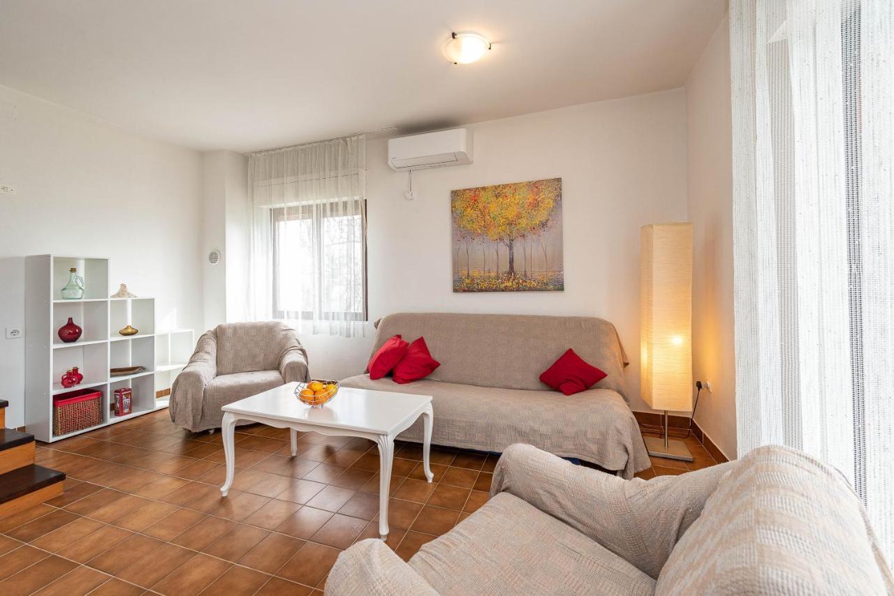 Beachfront Apartment Lostura Turanj Exterior foto
